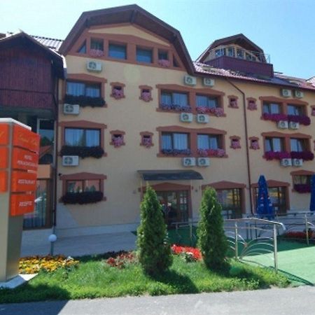 Grand Hotel Perla Ciucasului Тарлунгени Экстерьер фото