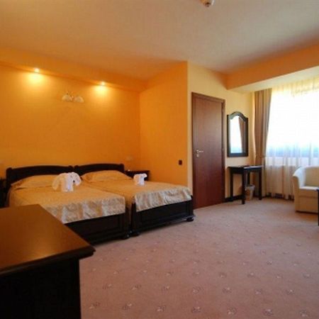 Grand Hotel Perla Ciucasului Тарлунгени Экстерьер фото