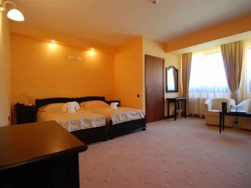 Grand Hotel Perla Ciucasului Тарлунгени Экстерьер фото