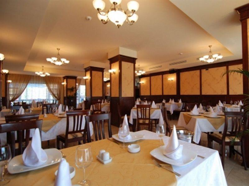 Grand Hotel Perla Ciucasului Тарлунгени Экстерьер фото