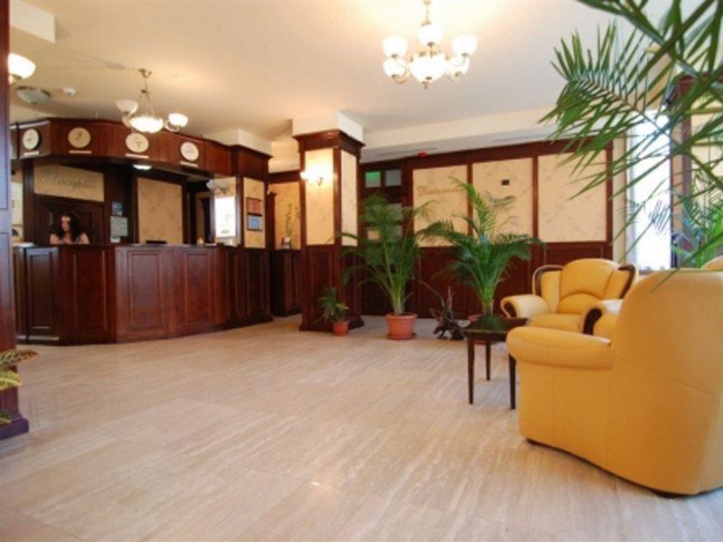 Grand Hotel Perla Ciucasului Тарлунгени Экстерьер фото
