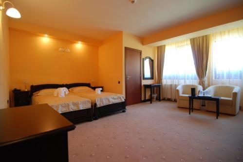 Grand Hotel Perla Ciucasului Тарлунгени Экстерьер фото