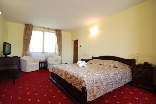 Grand Hotel Perla Ciucasului Тарлунгени Экстерьер фото