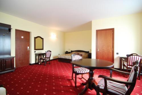 Grand Hotel Perla Ciucasului Тарлунгени Экстерьер фото